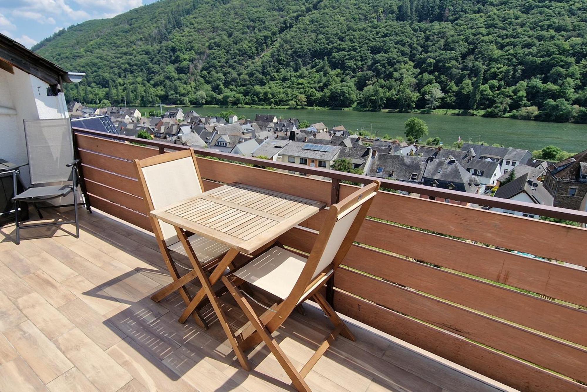 Riesling Appartement For 2 - 4 People - Billiards - Balcony With Mosel View - Parking - Wine Barrel Bar - Fully Equipped Kitchen - Netflix - Waiputv - 3 Km From Cochem 克洛滕 外观 照片