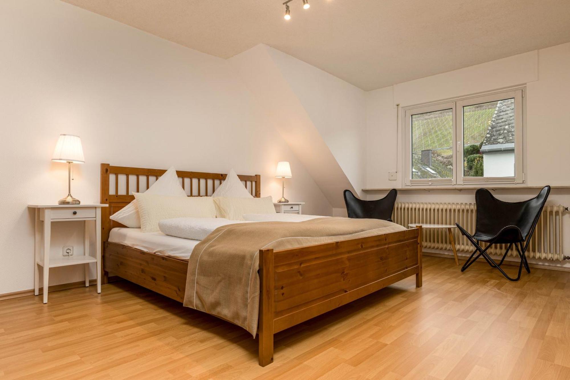 Riesling Appartement For 2 - 4 People - Billiards - Balcony With Mosel View - Parking - Wine Barrel Bar - Fully Equipped Kitchen - Netflix - Waiputv - 3 Km From Cochem 克洛滕 外观 照片