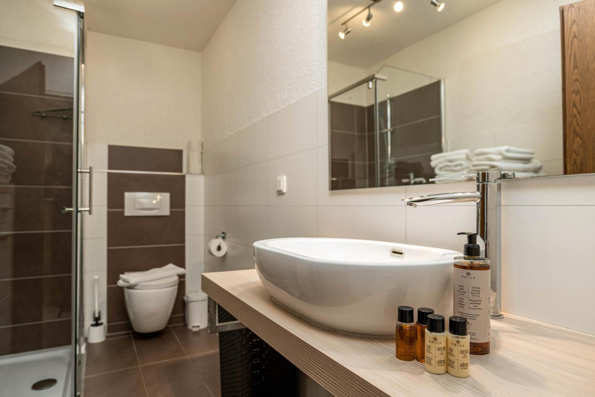 Riesling Appartement For 2 - 4 People - Billiards - Balcony With Mosel View - Parking - Wine Barrel Bar - Fully Equipped Kitchen - Netflix - Waiputv - 3 Km From Cochem 克洛滕 外观 照片