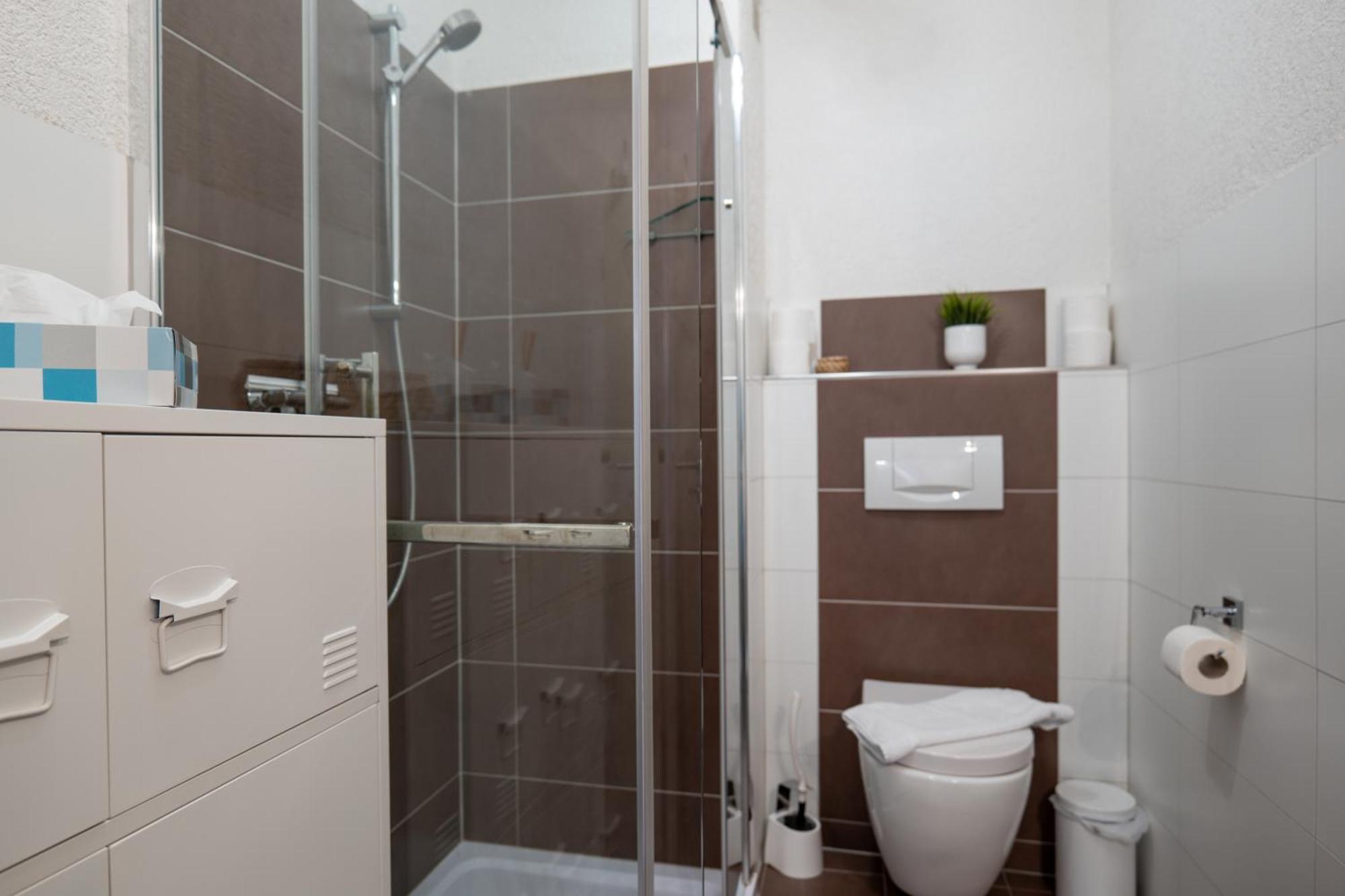 Riesling Appartement For 2 - 4 People - Billiards - Balcony With Mosel View - Parking - Wine Barrel Bar - Fully Equipped Kitchen - Netflix - Waiputv - 3 Km From Cochem 克洛滕 外观 照片